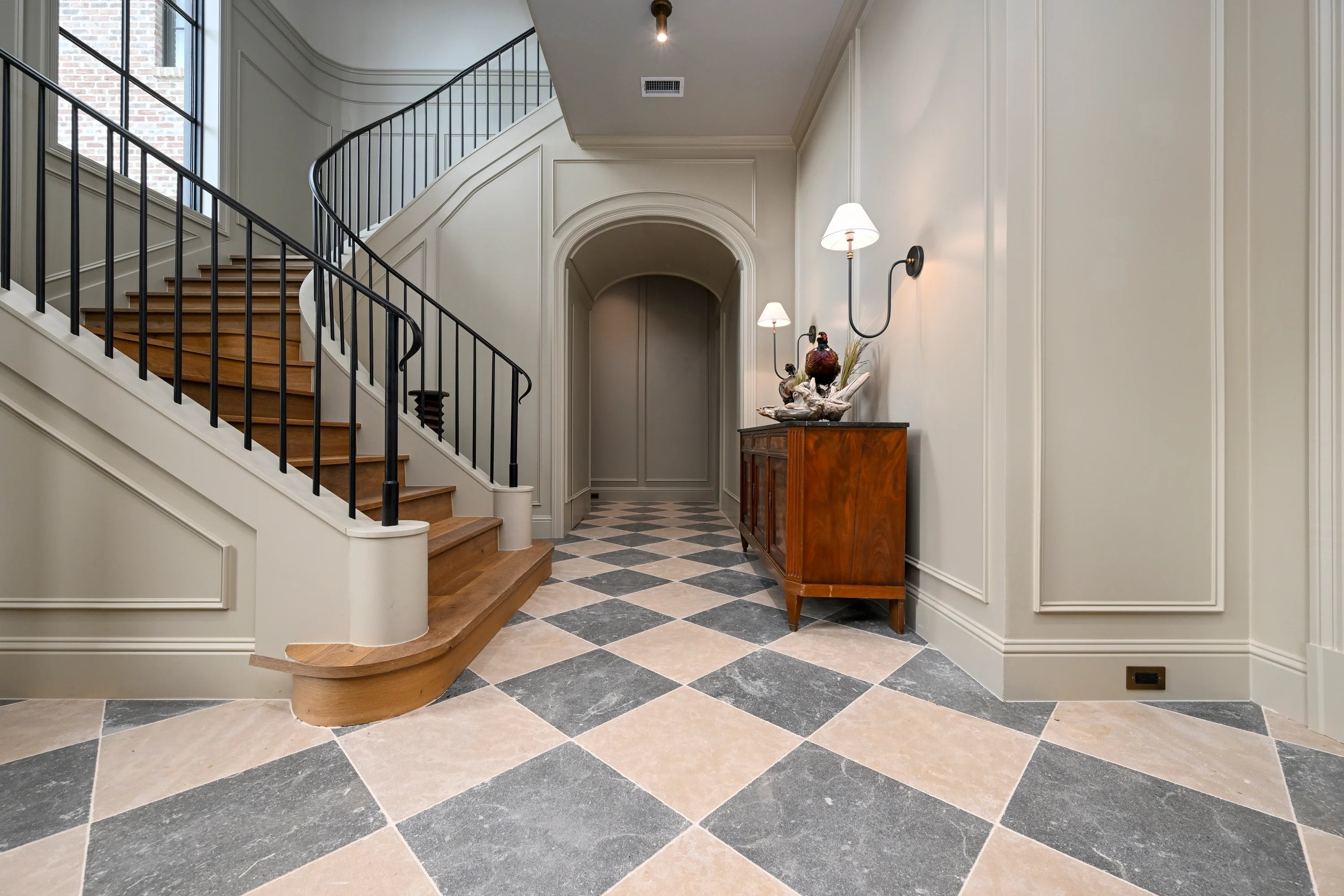 パールアカシア　/ 702 Akal Dark 18x18x3/4 Moroccan Limestone | Tumbled & Honed