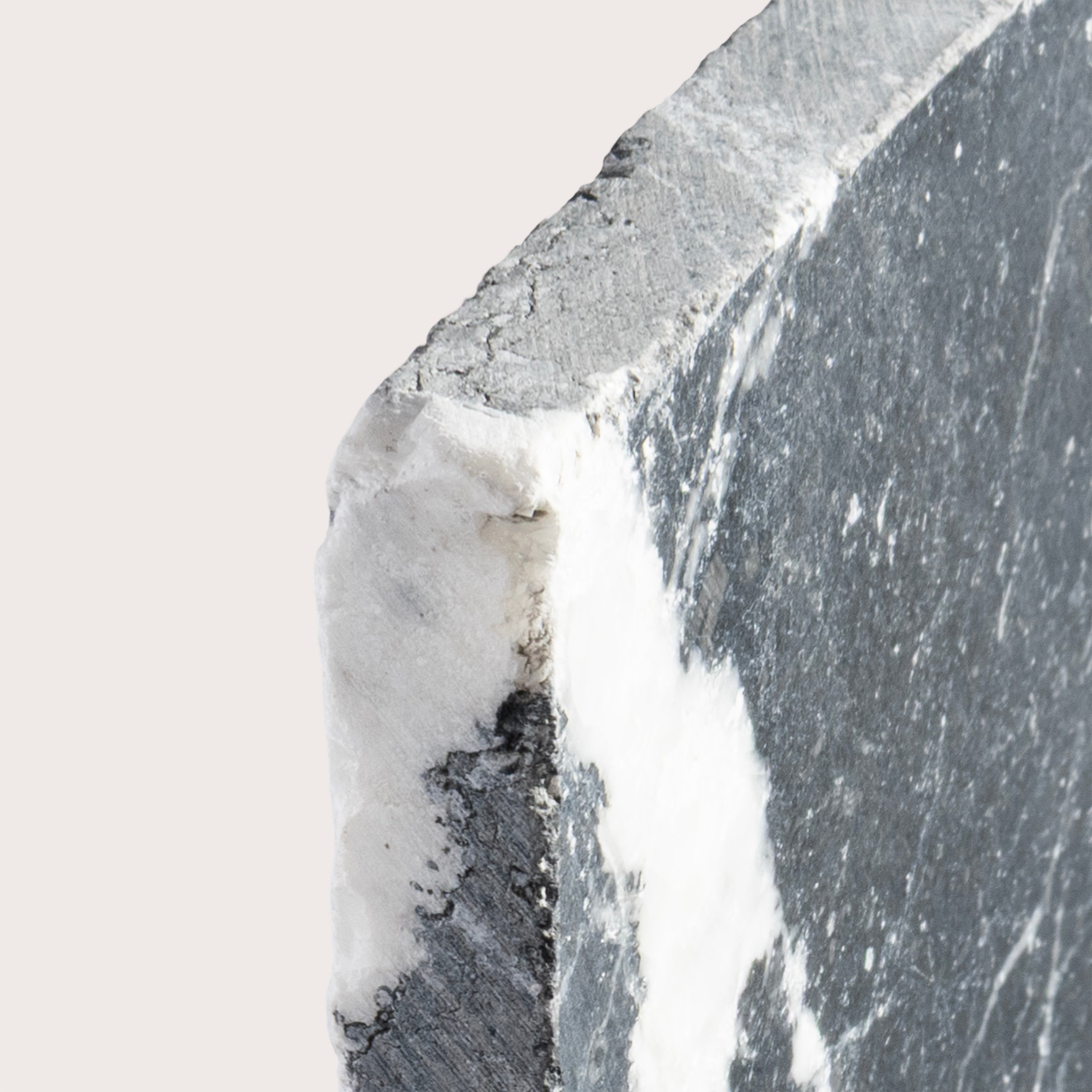 6x6 Square marble tile with black and white pattern, corner angle - Riad Tile