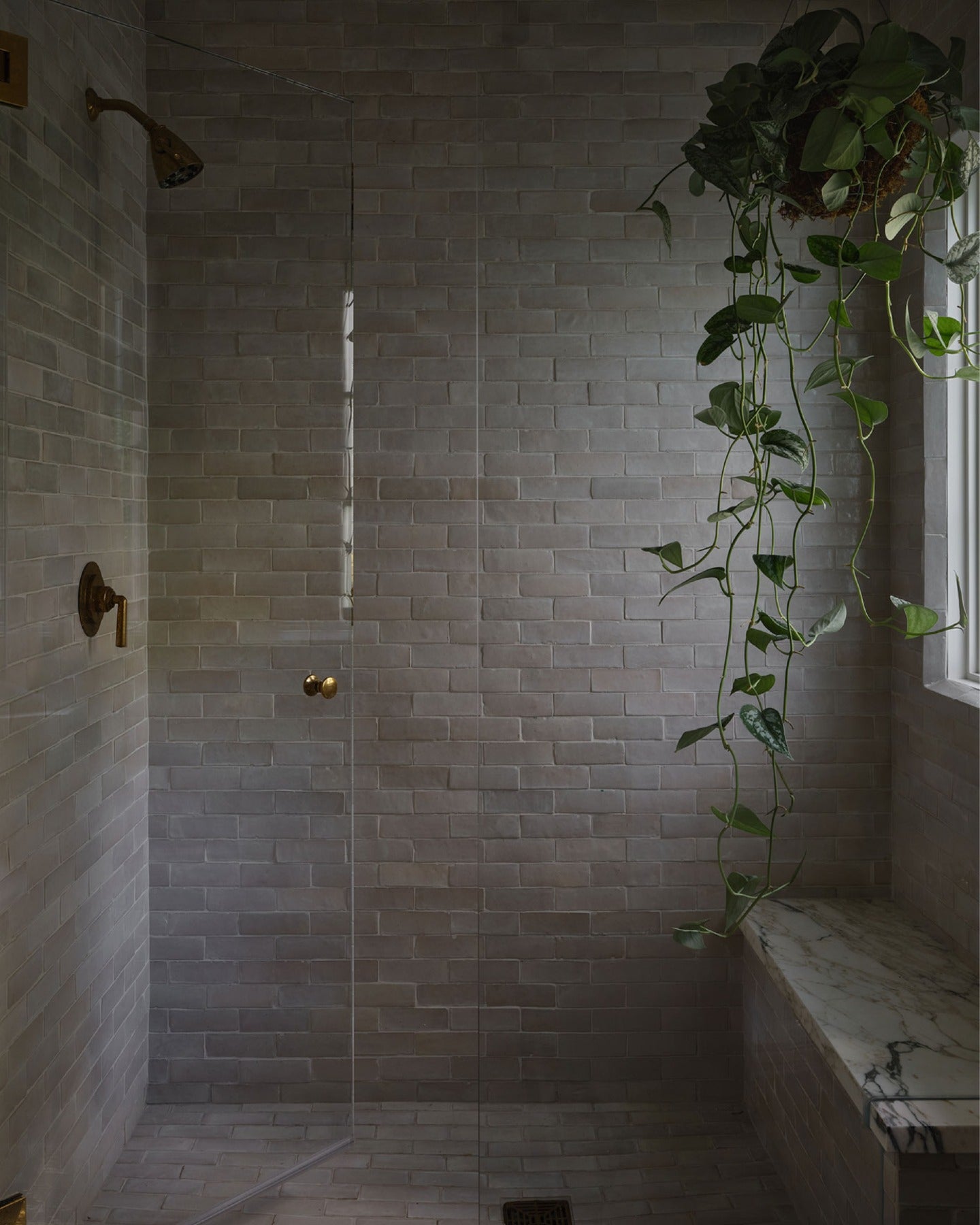 Natural White, in a different light.

Light has a way of changing everything, especially with a surface made to catch it. Add grout, layout and surrounding materials, and one tile can take on an entirely different mood.

Tile: Natural White 2x6 Thin Bejmat Zellige Tile
Design: @sarahsolis
Photography: @michaelcliffordphotography