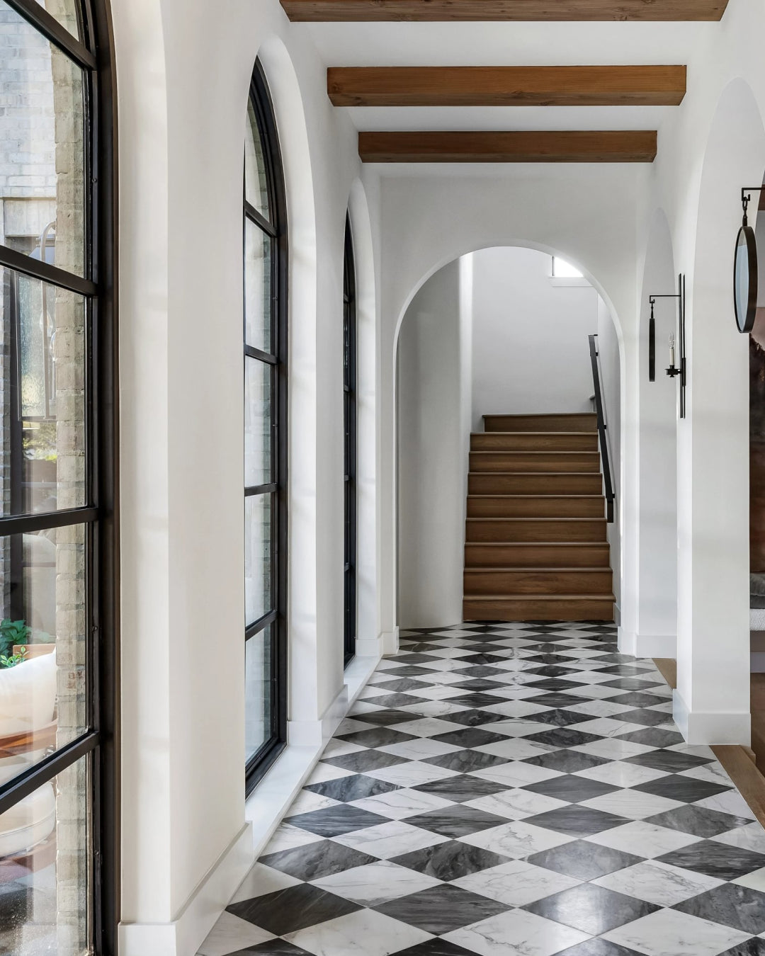 Some of our favorite rooms are ones we’ve never stood in.

You share your homes, and we get to look around. This hall shows why that never gets old: two marbles laid on the diagonal, running under arch after arch to the stairs.

Thank you for letting us in. Tag @riadtile on your project. We see every one.

Tile: Bardiglio Grey Light & Casablanca Carrara 18x18 | Honed Checkerboard
Builder: @fairmonthomesdfw
Design: @studiohaus.interiors 
Photo: @realphototexas