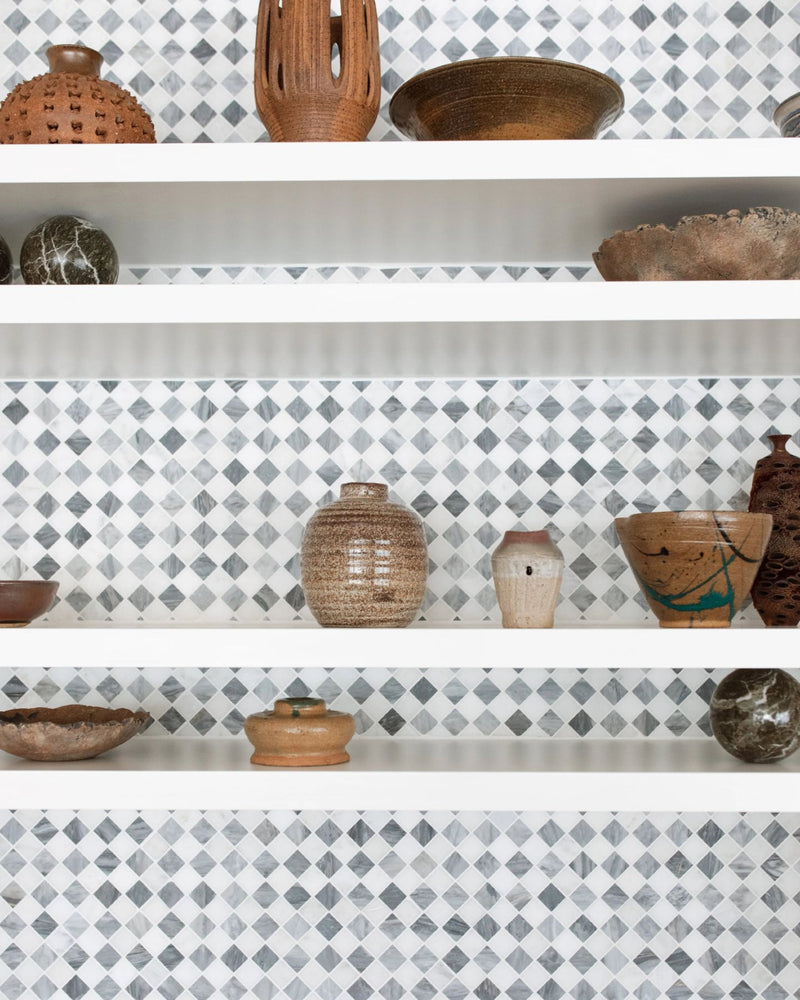 Cool checkerboard marble meets warm earthenware. Clean lines and organic shapes are opposites that somehow feel right at home together.

Tile: Casablanca Carrara & Bardiglio Grey 1" Checkerboard Mosaic Marble Tile | Honed
Design: @klhcustomhomes
Photo: @kvterob