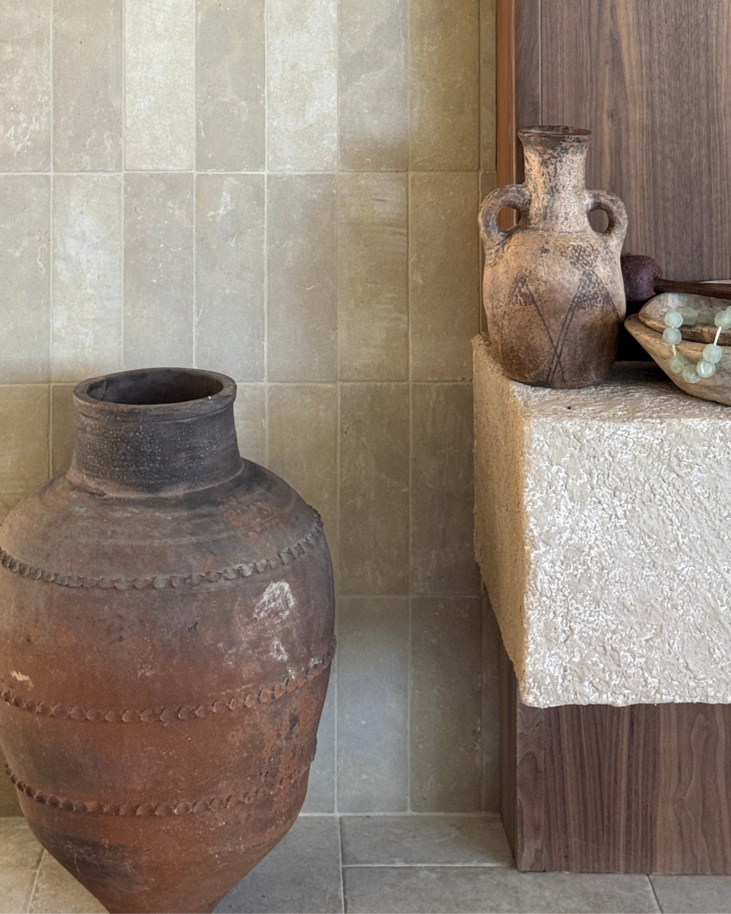 The best homes don't come together one room at a time.

They begin with a feeling, and thoughtfully chosen tile carries that feeling from one space to the next.

Tile: Azru Sand 4x12 Moroccan Limestone | Hammered & Tumbled
Design/Photo: @nicoleisaacs (image 3)