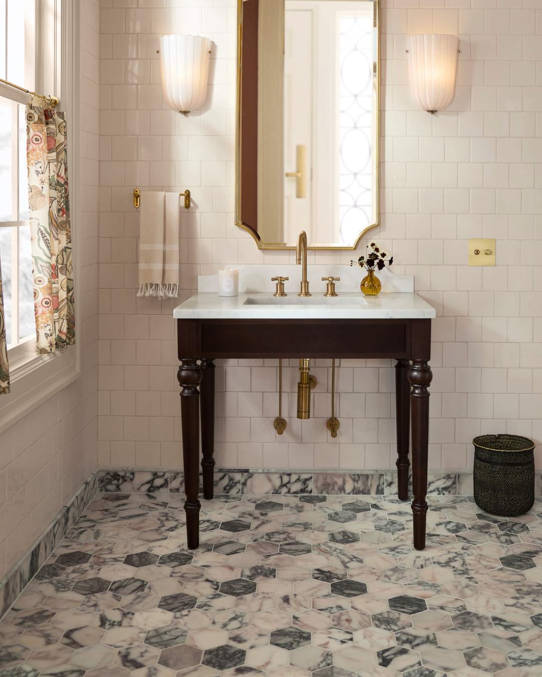 Small space, big marble energy. Calacatta Viola Hexagon Mosaic makes a convincing case for going bold underfoot.

Tile: Calacatta Viola 2 Inch Hexagon Mosaic Marble Tile | Honed
Image Source: @rejuvenation