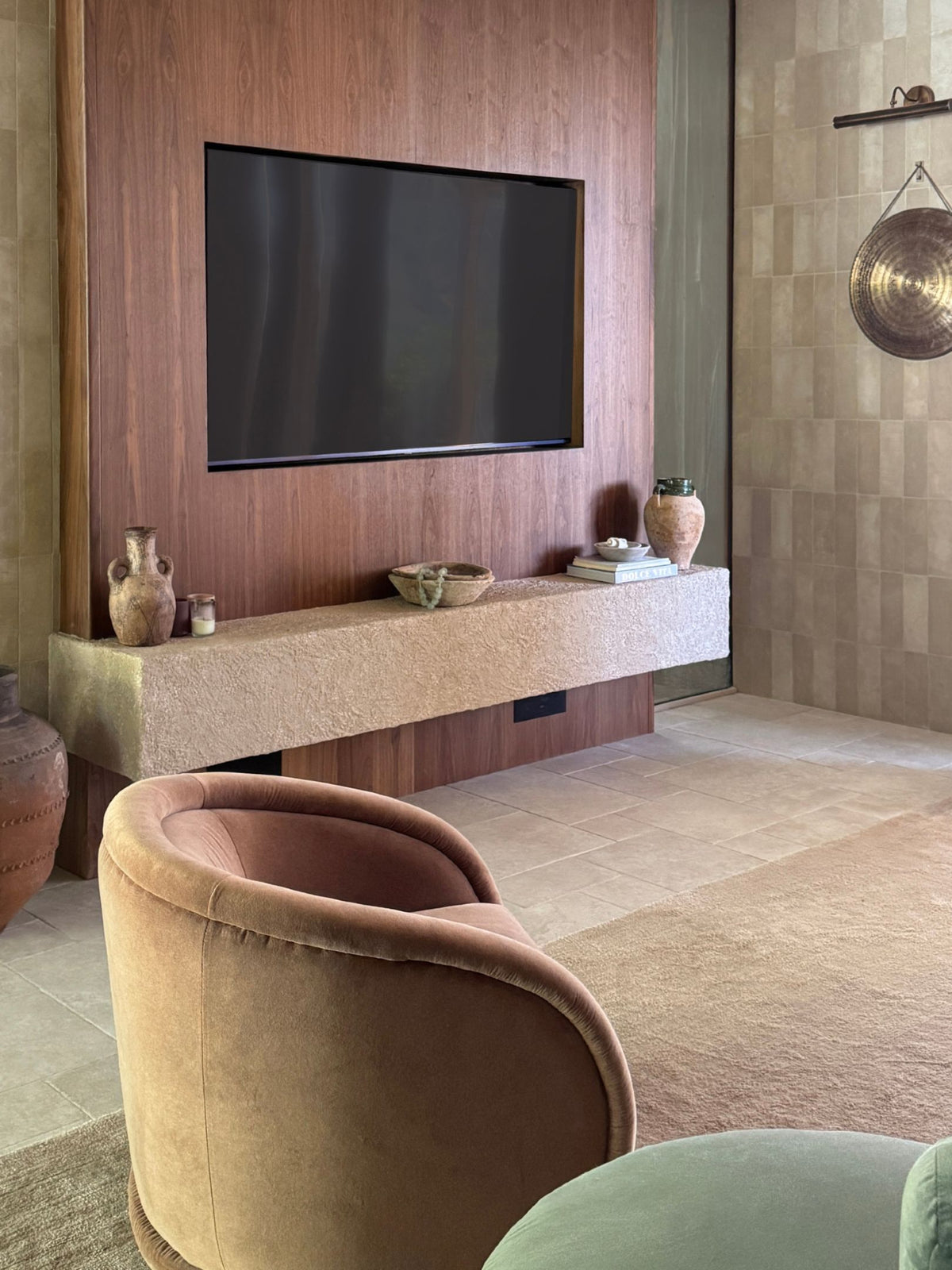 Spaces shaped by material.

Glazed zellige catching light behind the range. Cool marble underfoot. Limestone worn soft at the edges. Discover the materials of the moment.

Tile: Natural White 4x4 Zellige Tile, Casablanca Carrara Marble 4"x12" + 6"x12" Marble Subway Honed, Azru Sand 4x12 Moroccan Limestone, Hammered & Tumbled
Design: Rejuvenation, @me.development, @nicoleisaacs
Photo: Rejuvenation, @yanglincphoto, @nicoleisaacs (image 3)